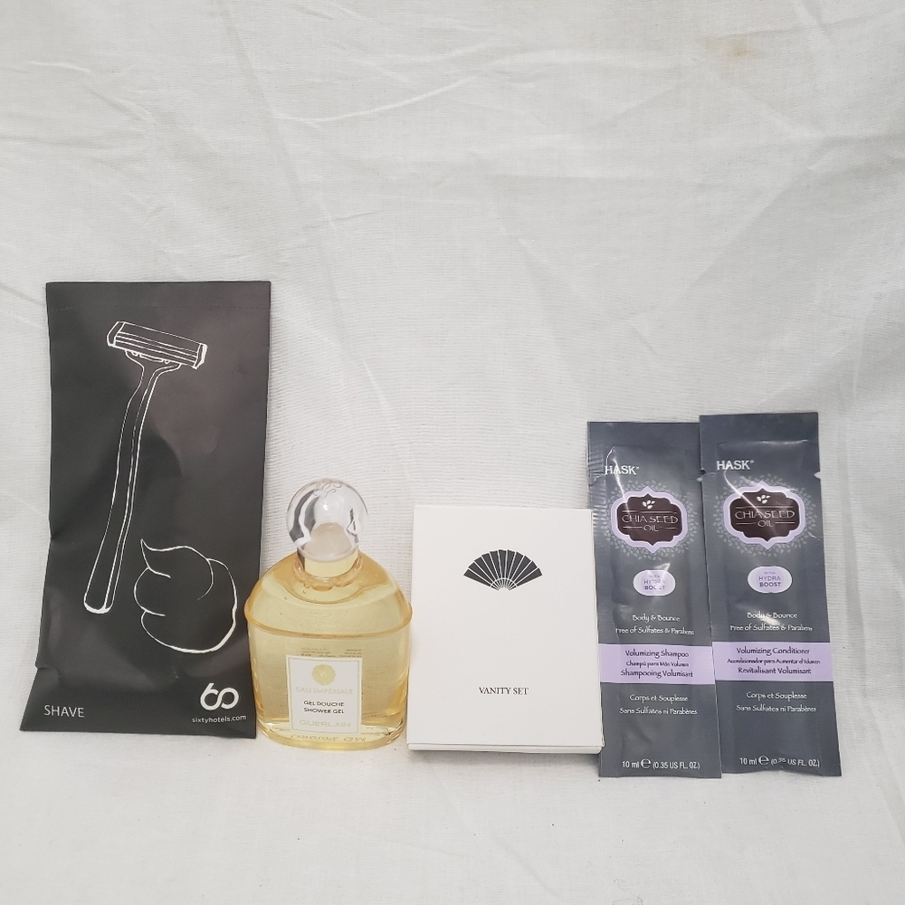 Travel Kit Shower Gel Hask Shampoo‎ and Conditioner 3 Blade Razor And Vanity Set